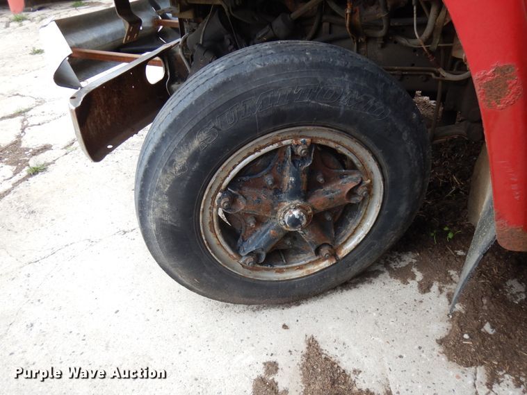 image for item IT9393 1982 International 1754  feed mixer truck