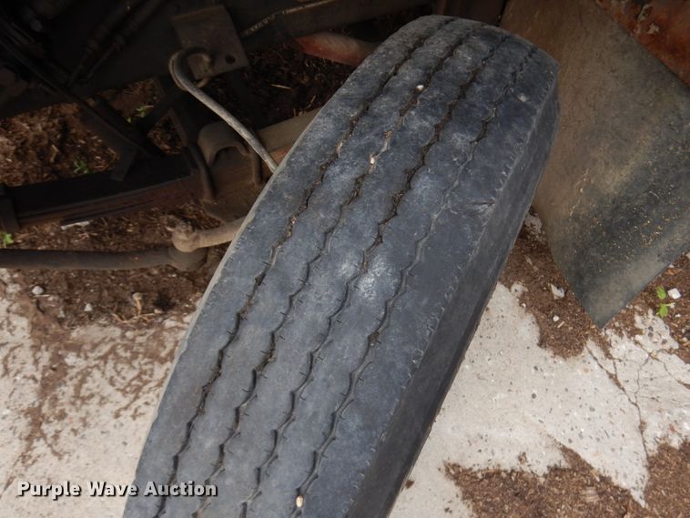 image for item IT9393 1982 International 1754  feed mixer truck