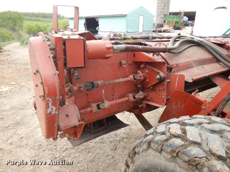 image for item IT9399 1994 Hesston 8400  windrower