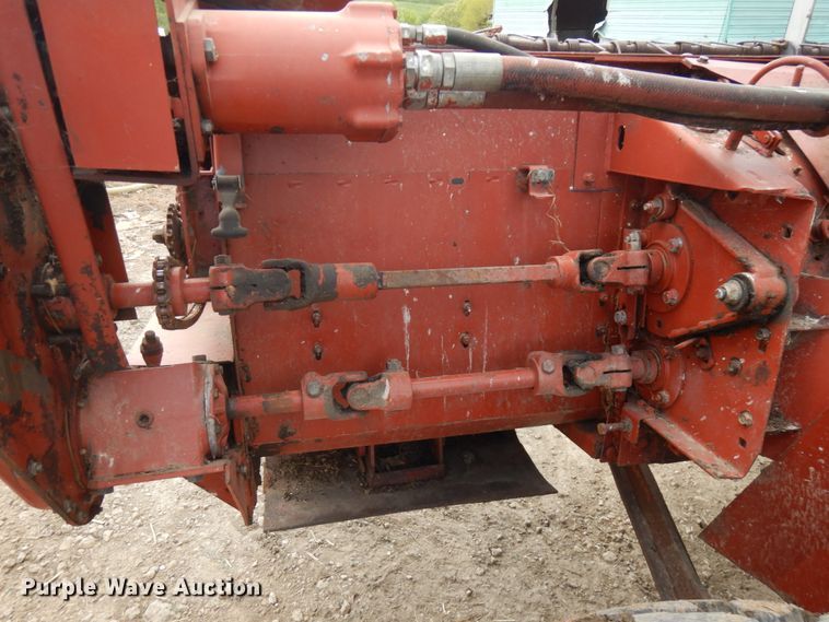 image for item IT9399 1994 Hesston 8400  windrower