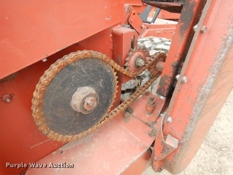 image for item IT9399 1994 Hesston 8400  windrower