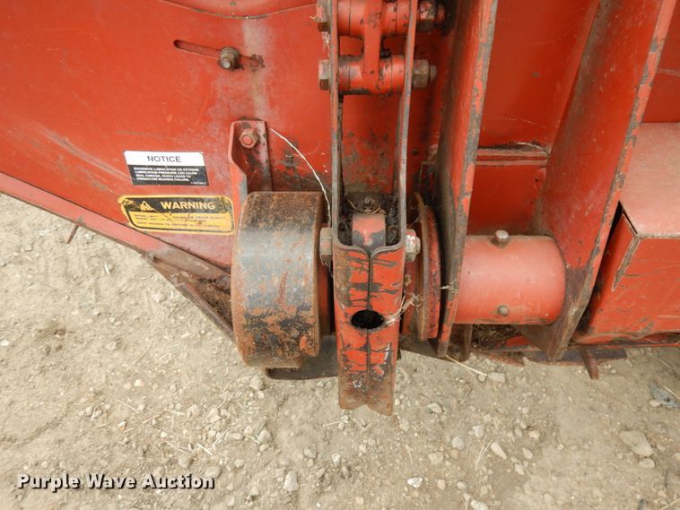 image for item IT9399 1994 Hesston 8400  windrower