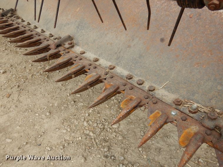 image for item IT9399 1994 Hesston 8400  windrower