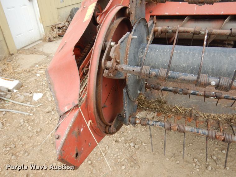 image for item IT9399 1994 Hesston 8400  windrower