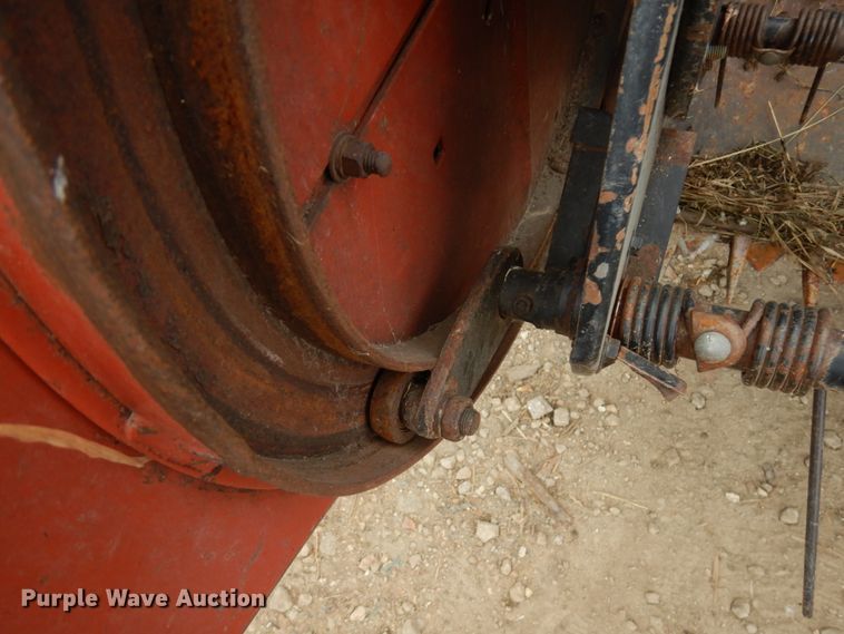 image for item IT9399 1994 Hesston 8400  windrower