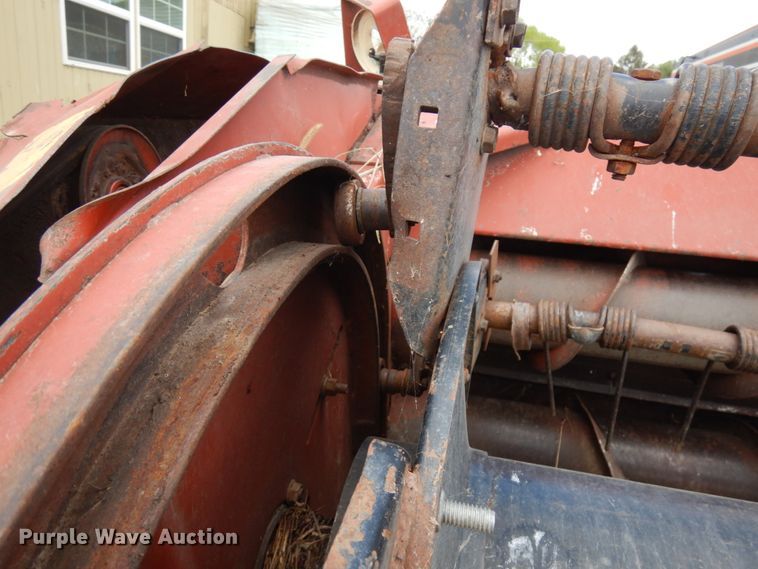 image for item IT9399 1994 Hesston 8400  windrower