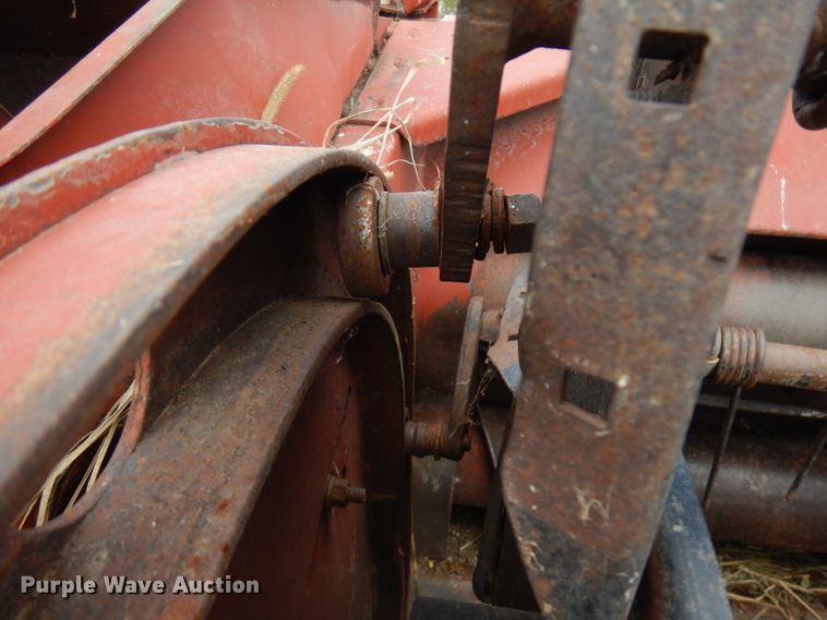 image for item IT9399 1994 Hesston 8400  windrower