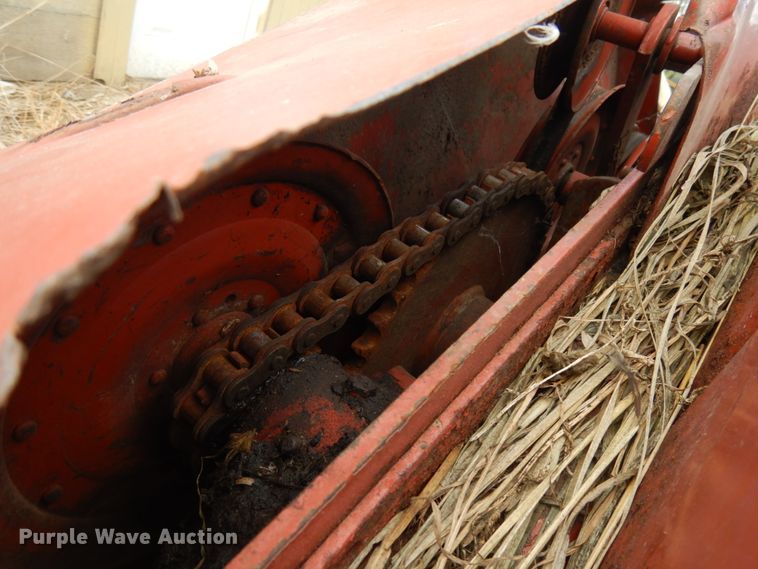 image for item IT9399 1994 Hesston 8400  windrower