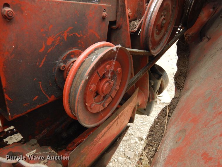 image for item IT9399 1994 Hesston 8400  windrower