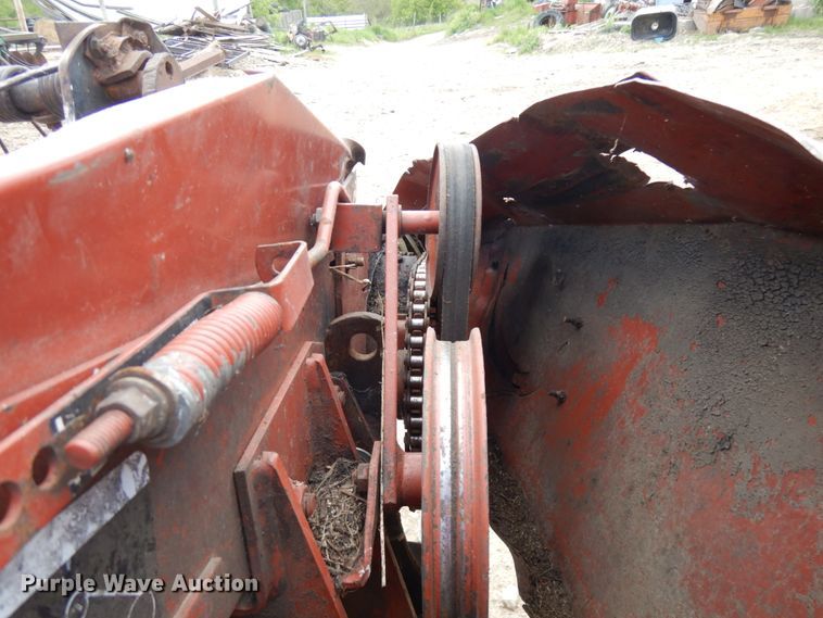 image for item IT9399 1994 Hesston 8400  windrower