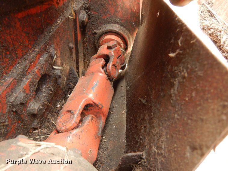 image for item IT9399 1994 Hesston 8400  windrower