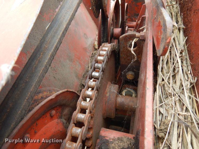 image for item IT9399 1994 Hesston 8400  windrower