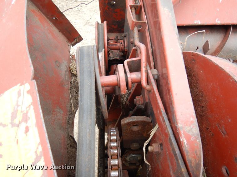 image for item IT9399 1994 Hesston 8400  windrower