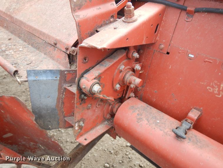 image for item IT9399 1994 Hesston 8400  windrower