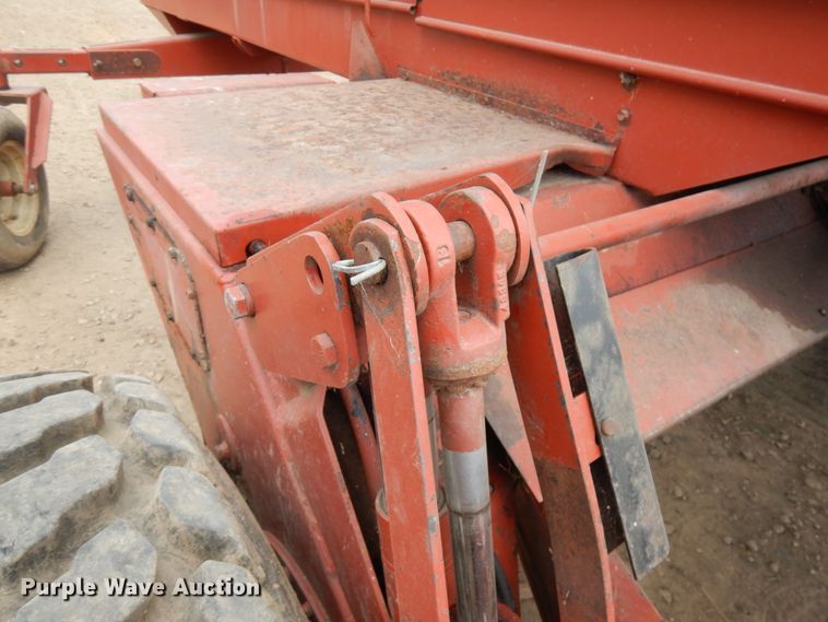 image for item IT9399 1994 Hesston 8400  windrower