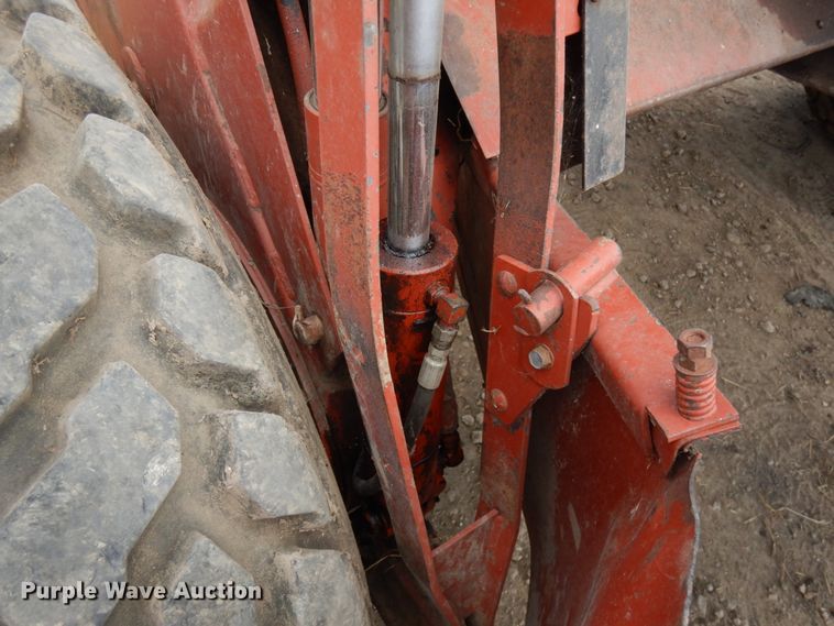 image for item IT9399 1994 Hesston 8400  windrower