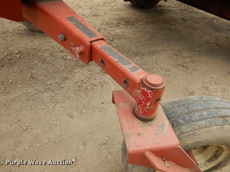 image for item IT9399 1994 Hesston 8400  windrower