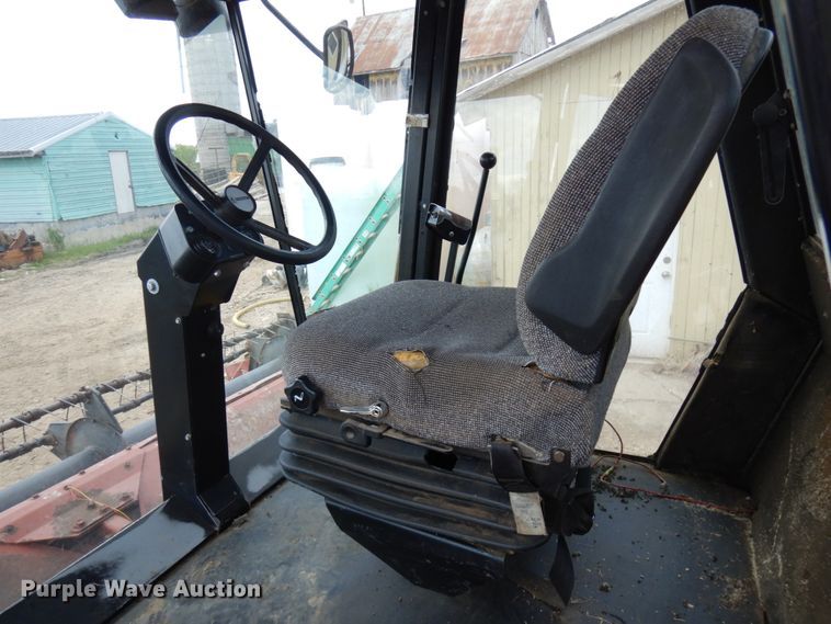 image for item IT9399 1994 Hesston 8400  windrower
