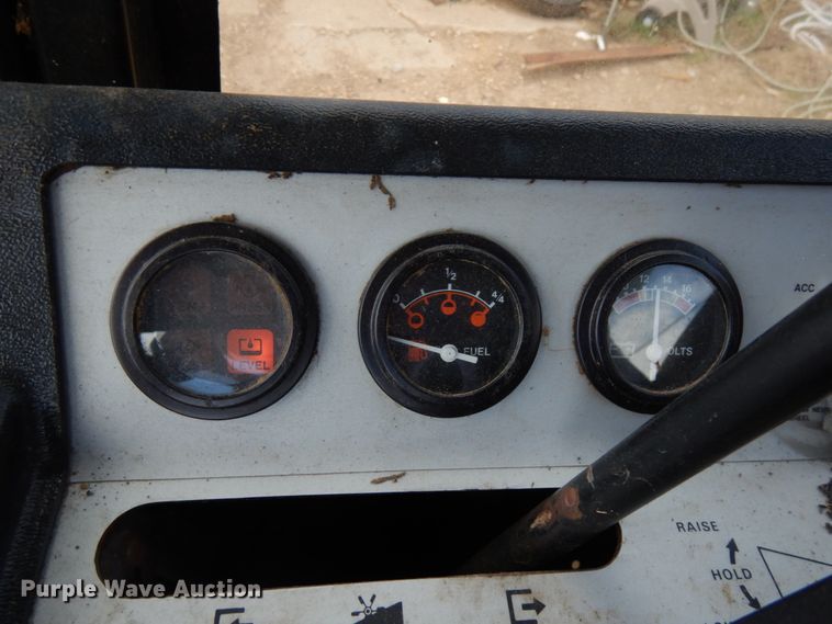 image for item IT9399 1994 Hesston 8400  windrower