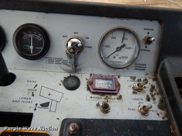 image for item IT9399 1994 Hesston 8400  windrower