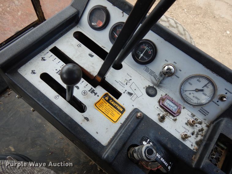 image for item IT9399 1994 Hesston 8400  windrower