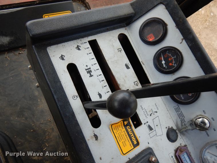 image for item IT9399 1994 Hesston 8400  windrower