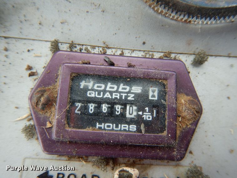 image for item IT9399 1994 Hesston 8400  windrower