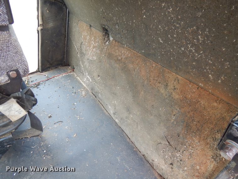 image for item IT9399 1994 Hesston 8400  windrower