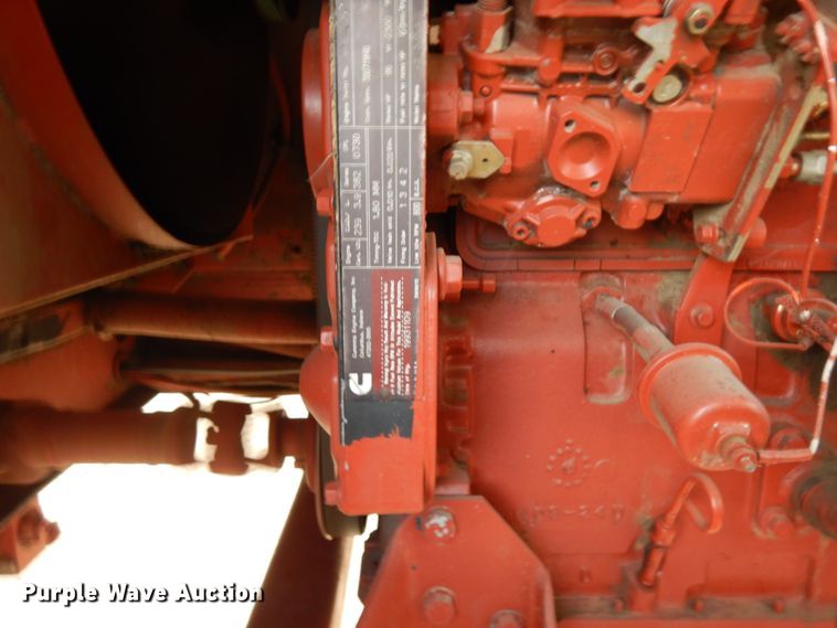 image for item IT9399 1994 Hesston 8400  windrower