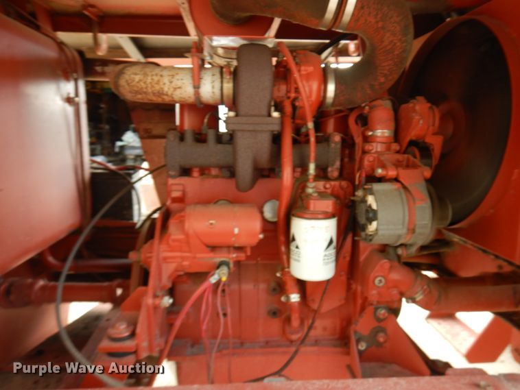 image for item IT9399 1994 Hesston 8400  windrower