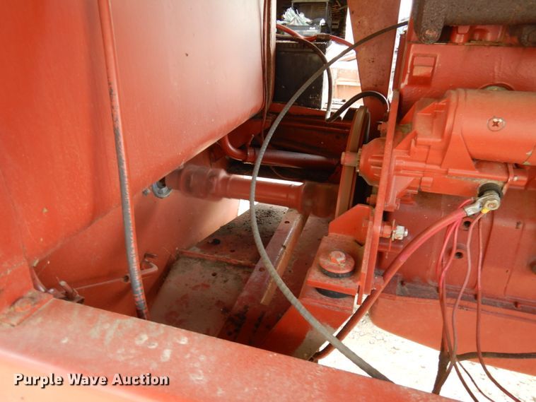 image for item IT9399 1994 Hesston 8400  windrower