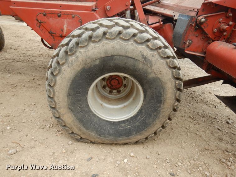 image for item IT9399 1994 Hesston 8400  windrower