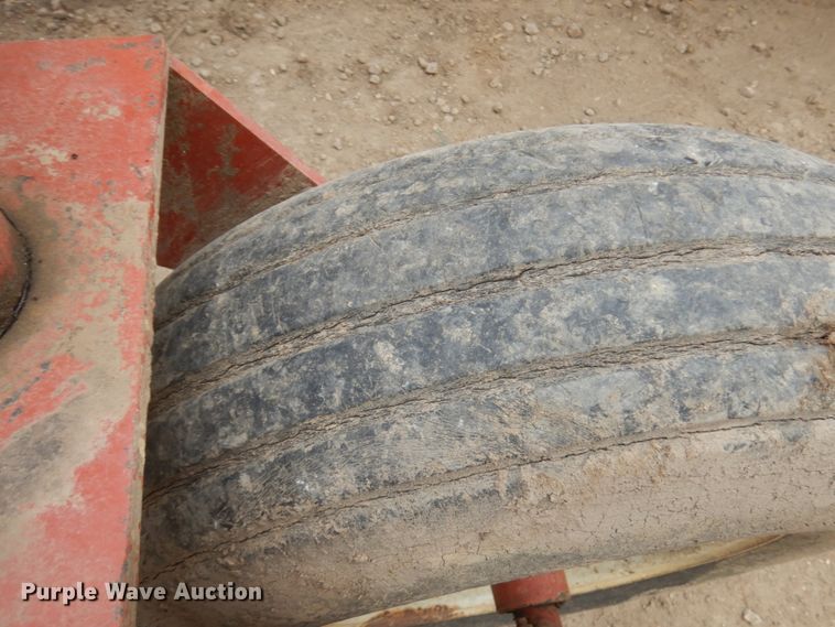 image for item IT9399 1994 Hesston 8400  windrower