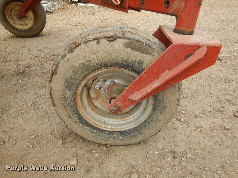 image for item IT9399 1994 Hesston 8400  windrower