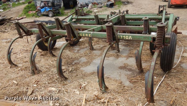 image for item IT9402 John Deere 1710A  disk ripper