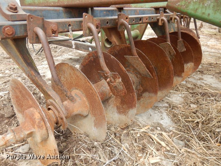 image for item IT9402 John Deere 1710A  disk ripper