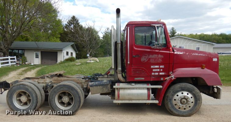 image for item IT9404 1987 Freightliner FLC-64T  semi truck