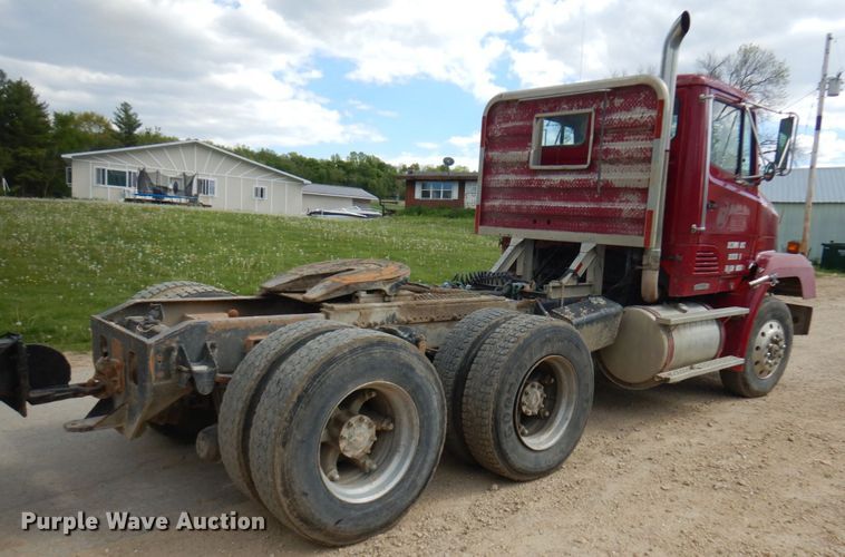 image for item IT9404 1987 Freightliner FLC-64T  semi truck