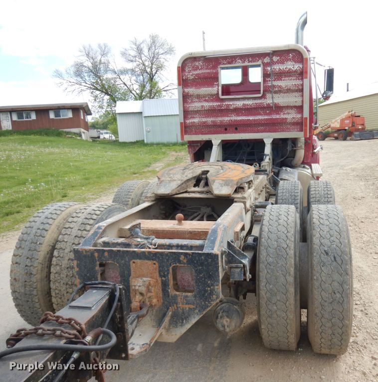 image for item IT9404 1987 Freightliner FLC-64T  semi truck