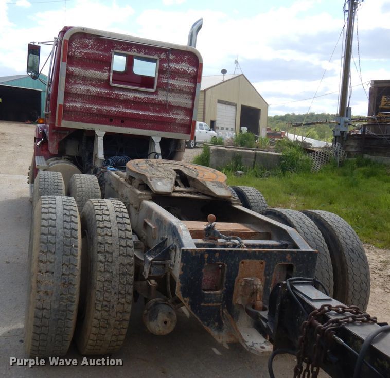 image for item IT9404 1987 Freightliner FLC-64T  semi truck