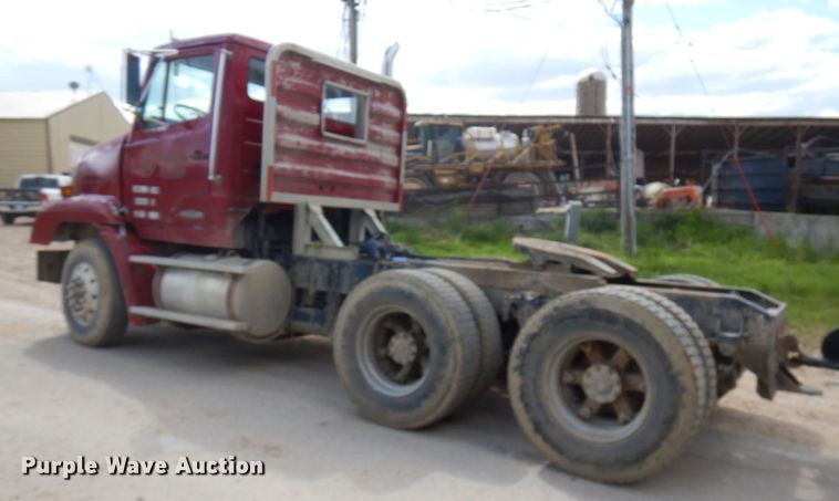 image for item IT9404 1987 Freightliner FLC-64T  semi truck