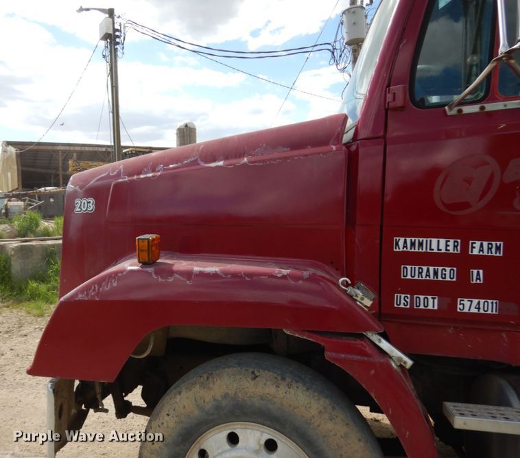 image for item IT9404 1987 Freightliner FLC-64T  semi truck