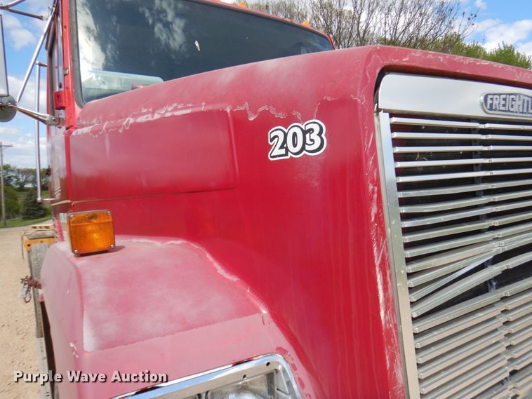 image for item IT9404 1987 Freightliner FLC-64T  semi truck