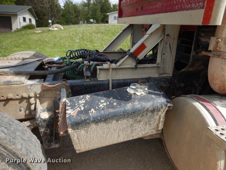 image for item IT9404 1987 Freightliner FLC-64T  semi truck