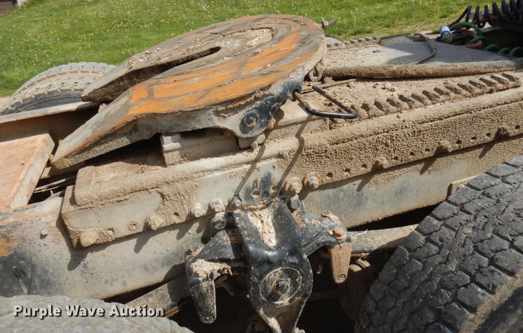 image for item IT9404 1987 Freightliner FLC-64T  semi truck