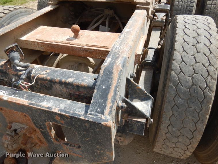 image for item IT9404 1987 Freightliner FLC-64T  semi truck