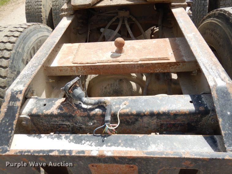 image for item IT9404 1987 Freightliner FLC-64T  semi truck