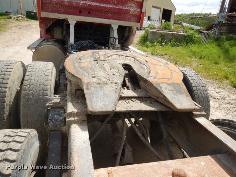 image for item IT9404 1987 Freightliner FLC-64T  semi truck