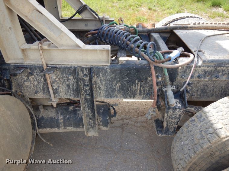 image for item IT9404 1987 Freightliner FLC-64T  semi truck