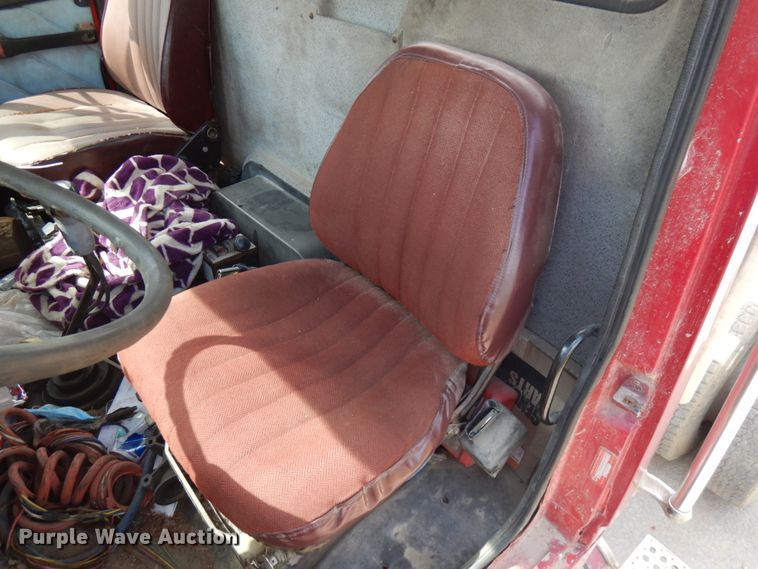 image for item IT9404 1987 Freightliner FLC-64T  semi truck